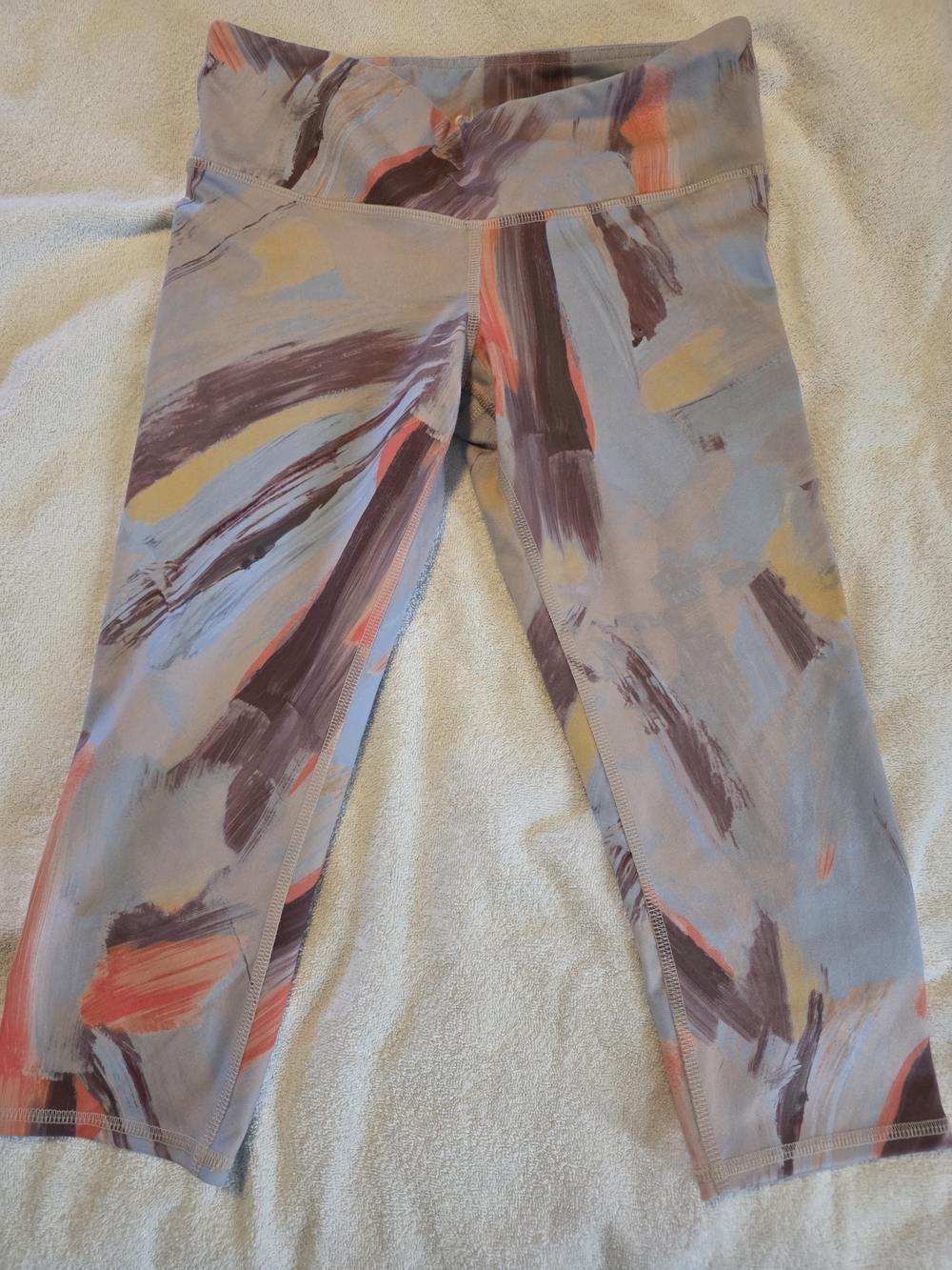 ALO Yoga Pastel Brushstroke Capri Leggings - Gray, Purple, Pink and Yellow Small